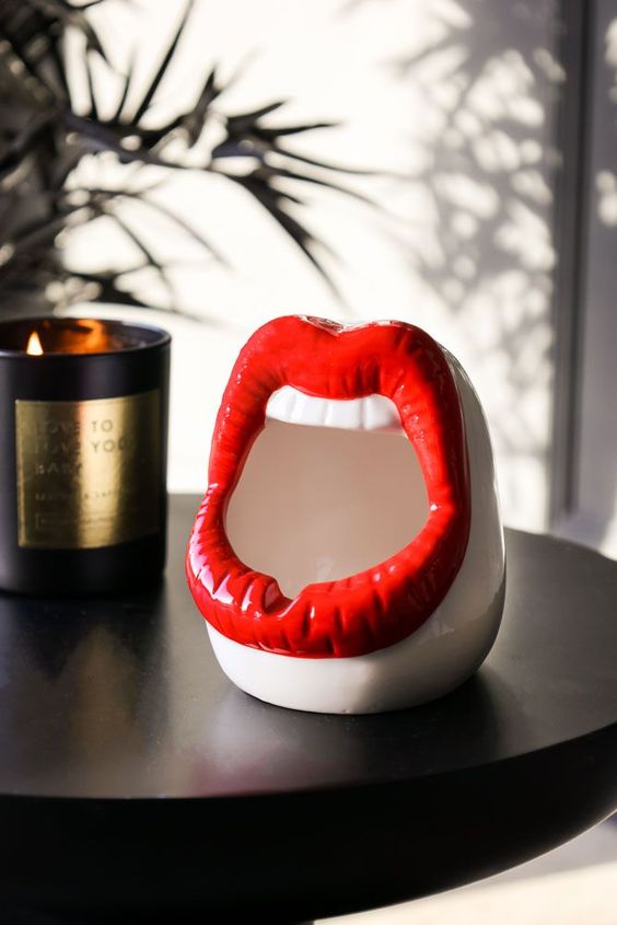 Sexy Lips Ceramic Ashtrays
